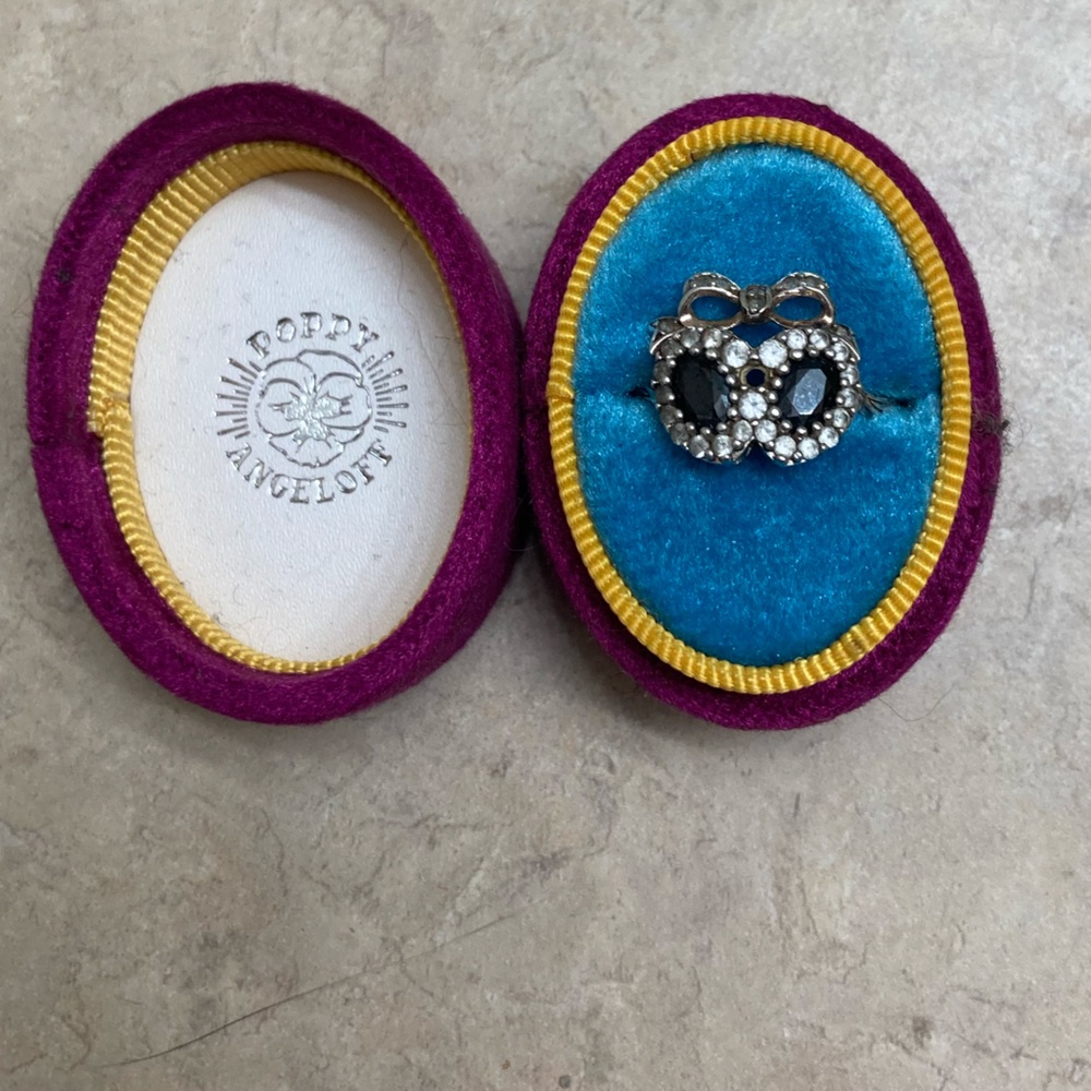 Poppyangeloff black stone twin ring size 7